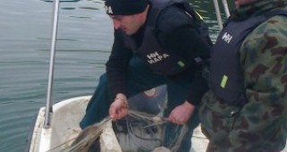 Иззети са 1 550 метра рибарски мрежи при проверки на инспектори на ИАРА