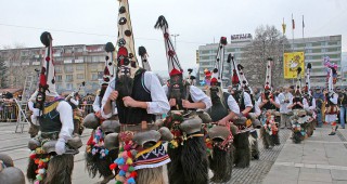 Международен фестивал на маскарадните игри Сурва 2014 година в Перник
