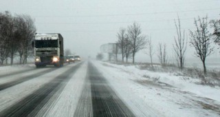 Всички пътища в Силистренска област са затворени за движение заради снегонавяване