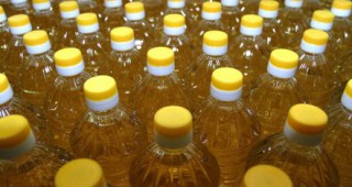 Средната цена на едро на слънчогледовото олио бележи леко покачване