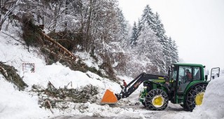 Щети за милиони евро нанесоха тежката зима на Балканите и наводненията в Западна Европа