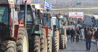 Гръцките фермери планират блокади на автомагистралата Атина-Солун