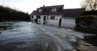 Нови природни бедствия връхлитат Великобритания
