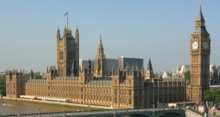 За подобряване на топлинната ефективност на британския парламент ще бъде използвана овча вълна