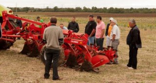 Нова българска машина съкращава разходите за почвообработка