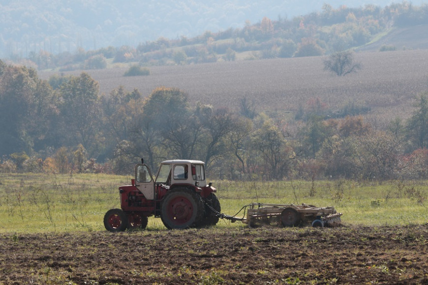 оран с трактор