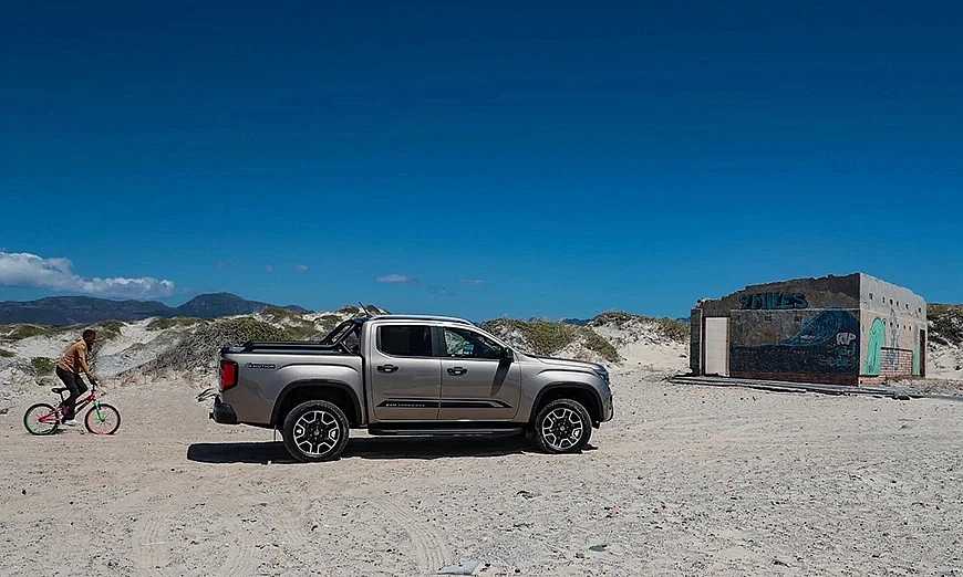 Amarok винаги изглежда добре, дори когато е далеч от утъпканите пътеки. Във варианта PanAmericana, пикапът на Volkswagen Лекотоварни автомобили демонстрира впечатляваща офроуд визия.