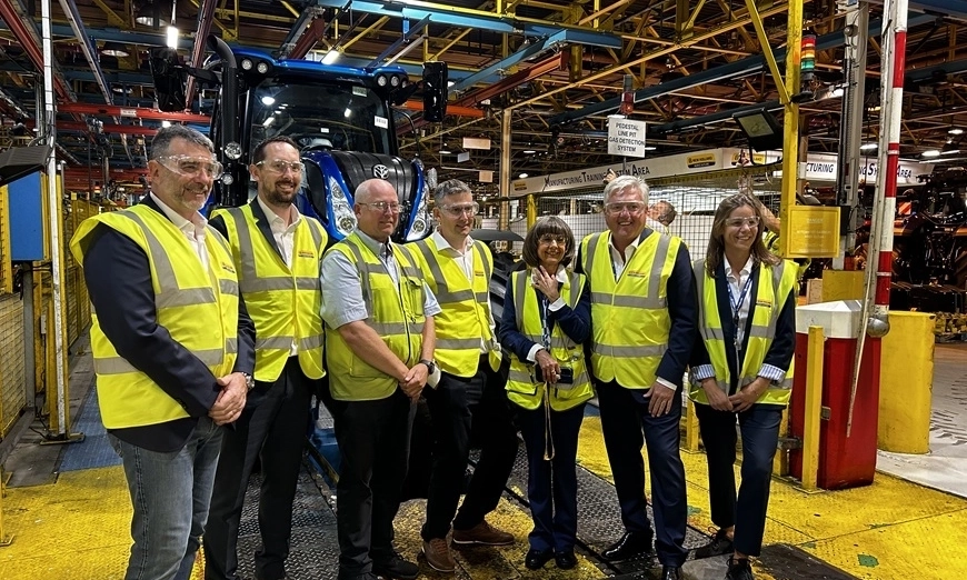 Трактори и комбайни New Holland