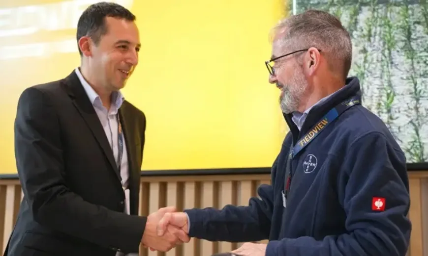 Иво Куманов (НИК) и Йенс Хартман (Bayer)