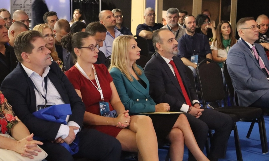 Smart poultry & pig world