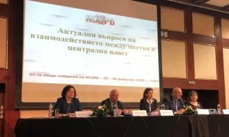 Министър Димитров предупреди кметовете да не се оскъпяват проекти за рекултивация на депа