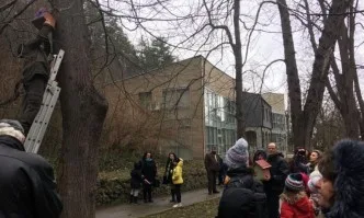 Първокласници поставиха къщички за птици по повод 40-тия рожден ден на Природен парк Шуменско плато