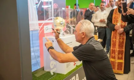Kaufland открива днес 14-тия си хипермаркет в София с изложба на знакови предмети на Христо Стоичков