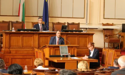 Министър Иван Иванов: Държавата осигурява тази година безпрецедентна помощ за земеделските производители