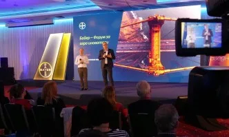 Байер представи новия си екип на семинар в Правец