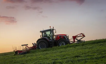 MASSEY FERGUSON 8 S.265 стана Трактор на годината за 2021 г.