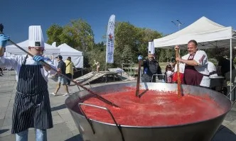 Вижте София розова!