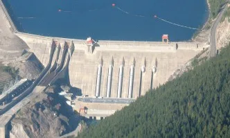 Установени са нарушения при ползването на водите от три язовира