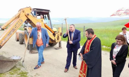 Ренета Колева участва в първа копка на рекултивирано депо в Община Сапарева баня