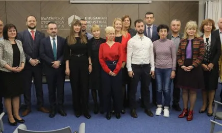 Министър Борислав Сандов: Да предотвратим и намалим пластмасовите отпадъци трябва да е наш основен приоритет