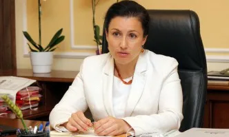 Министър Десислава Танева издаде заповед за забрана на лова в инфектираните зони