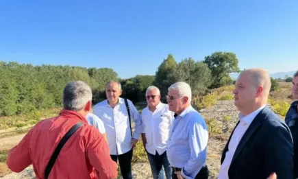 Министър Вътев инспектира възстановени участъци от диги на Напоителни системи край Пловдив
