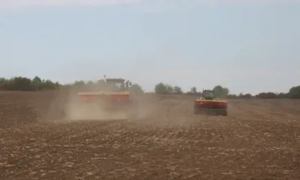 Кои марки трактори и комбайни са първенци по продажби?