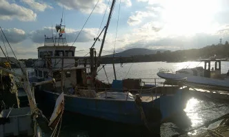 Над 2 километра мрежи бяха иззети от служители на ИАРА Бургас