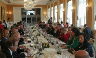 Министър Танева: Настоящите търговски ограничения във връзка със заболяването АЧС следва да се актуализират