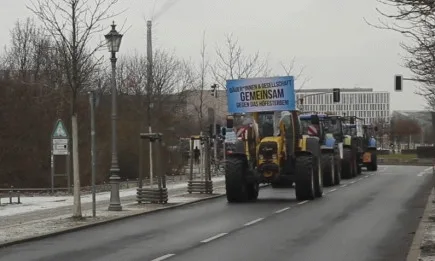 Екоактивисти и фермери демонстрират в Берлин