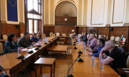 Министерство и лозаро-винарския сектор в диалог за начини за подпомагане на отрасъла