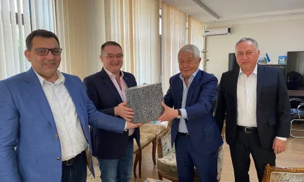 Узбекистан се интересува от български продукти и технологии за винарство, от козметика с розово масло