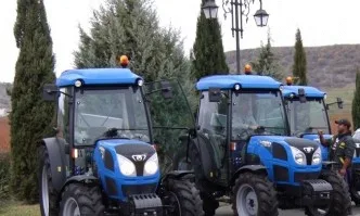 Намаляват продажбите на трактори произведени в Италия