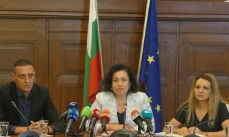 Министър Танева и ръководството на ДФЗ ще представят резултатите от проверките на 288 къщи за гости