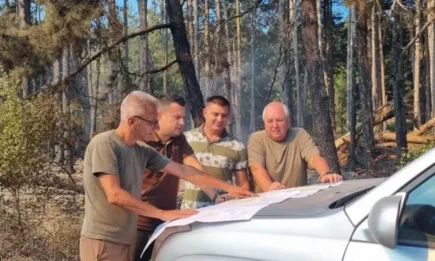 Заместник-министър Маринов участва в гасенето на пожара в района на Свиленград