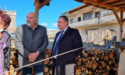 Складовете за директна продажба на дърва за огрев гарантират своевременна доставка за населението