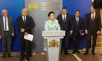 Министър Танева: Определя се 20-километрова санитарна зона около всички регистрирани свинекомплекси в страната