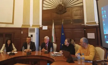 Екипът на МЗХ и ръководството на НСОРБ обсъдиха мерки за стимулиране на земеделското производство и увеличаване на поливните площи