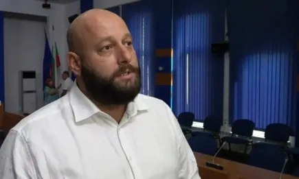 Атанас Василев: Оцеляваме не благодарение на българската държава, а въпреки нея