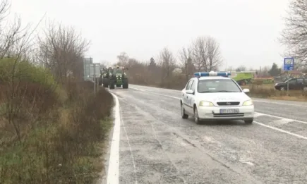 Четвърти ден земеделските стопани блокират главна пътна артерия, защото никой не ги чува