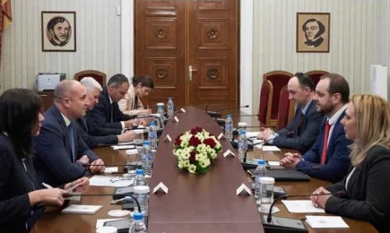 Вицепремиерът Борислав Сандов обсъди с президента Румен Радев перспективите за развитие на зелена икономика