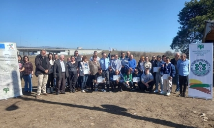 Демонстрация на тема Присаждане и резитба на овощни дървета и лози