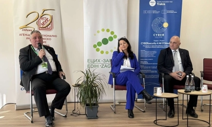 Ректорът на Тракийски университет проф. Добри Ярков приветства първото информационно събитие на дигиталните иновационни хъбове