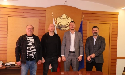 Заместник-министър Бурджев връчи първите договори за преработка на рибни продукти от ПМДРА 2021-2027 г. на стойност над 10 млн. лв.