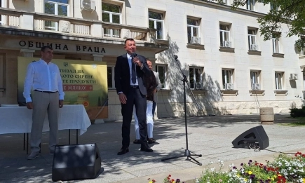 Фестивалът От пиле мляко събра над 50 производители на традиционни млечни продукти във Враца