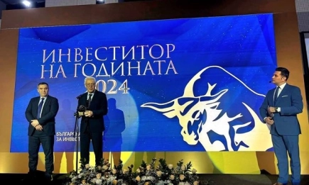 Министър Тахов връчи статуетка Златен бик на основателя на Тракия - икономическа зона г-н Пламен Панчев