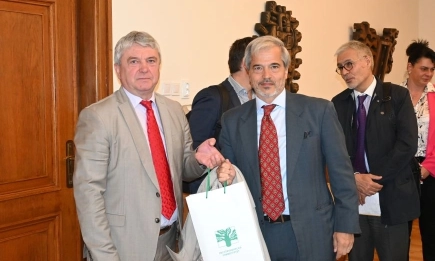 Посланикът на република Аржентина н. пр. Алехандро Майер на официално посещение в Лесотехнически университет