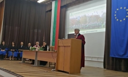Д-р инж. Анна Петракиева – зам. изпълнителен директор на ИАГ връчи дипломи и награди на отличниците от Факултета Горско стопанство в ЛТУ