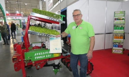 Инж. Юри Димитров представя революционна машина за разсаждане на растения