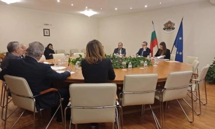 Министри и бизнес обсъдиха мерки срещу високите цени на тока за индустрията